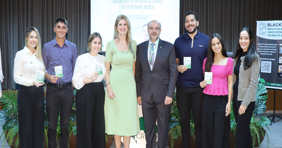 Entrega das carteiras profissionais aos formandos da 1ª Turma da Unieuro